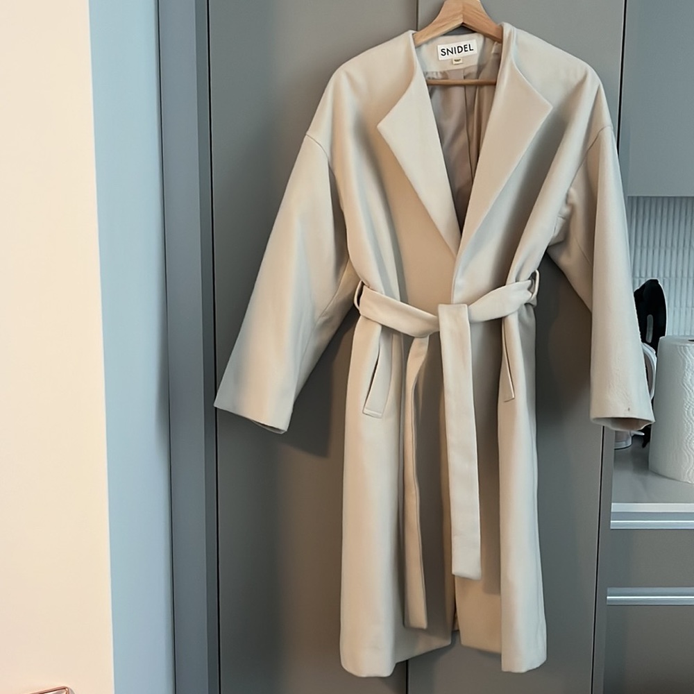 SNDEL White Coat